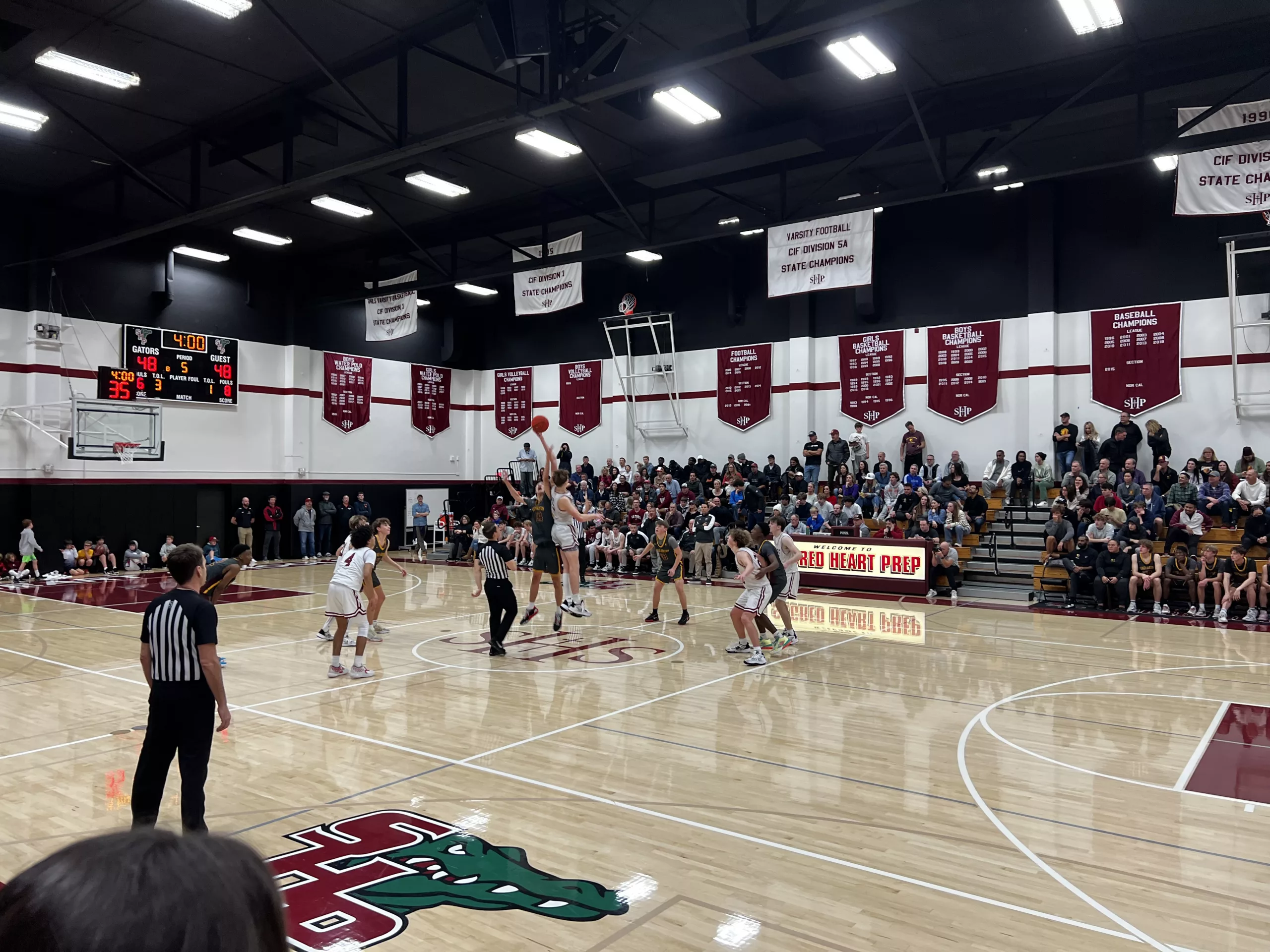 Boys Basketball Loses Heartbreaker at Sacred Heart - M-A Chronicle