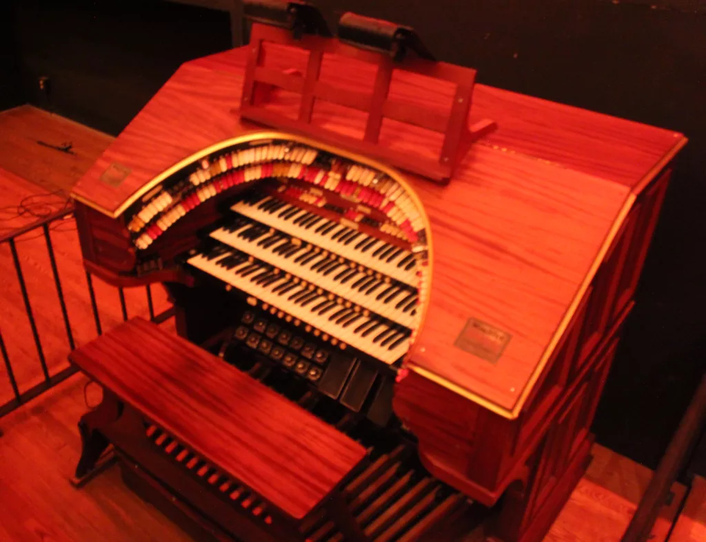 'Might Wurlitzer' organ at the Stanford Theatre