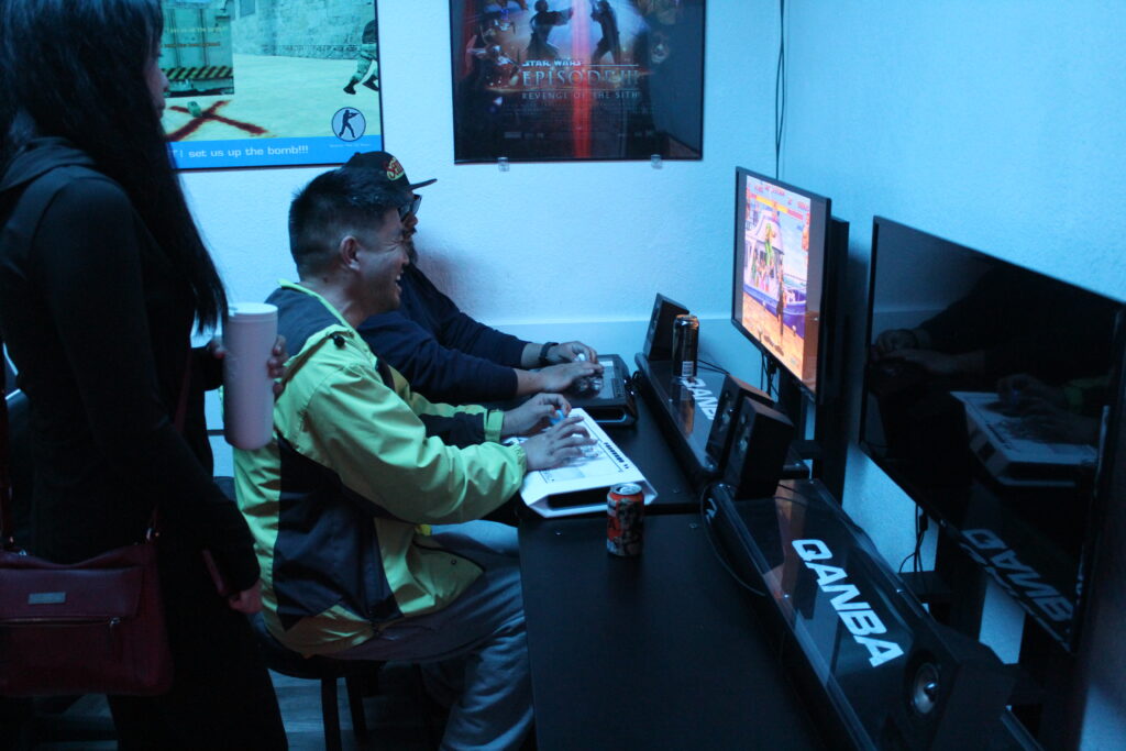 Two FGC members play a fighting game in the Euphnet Cyber Cafe