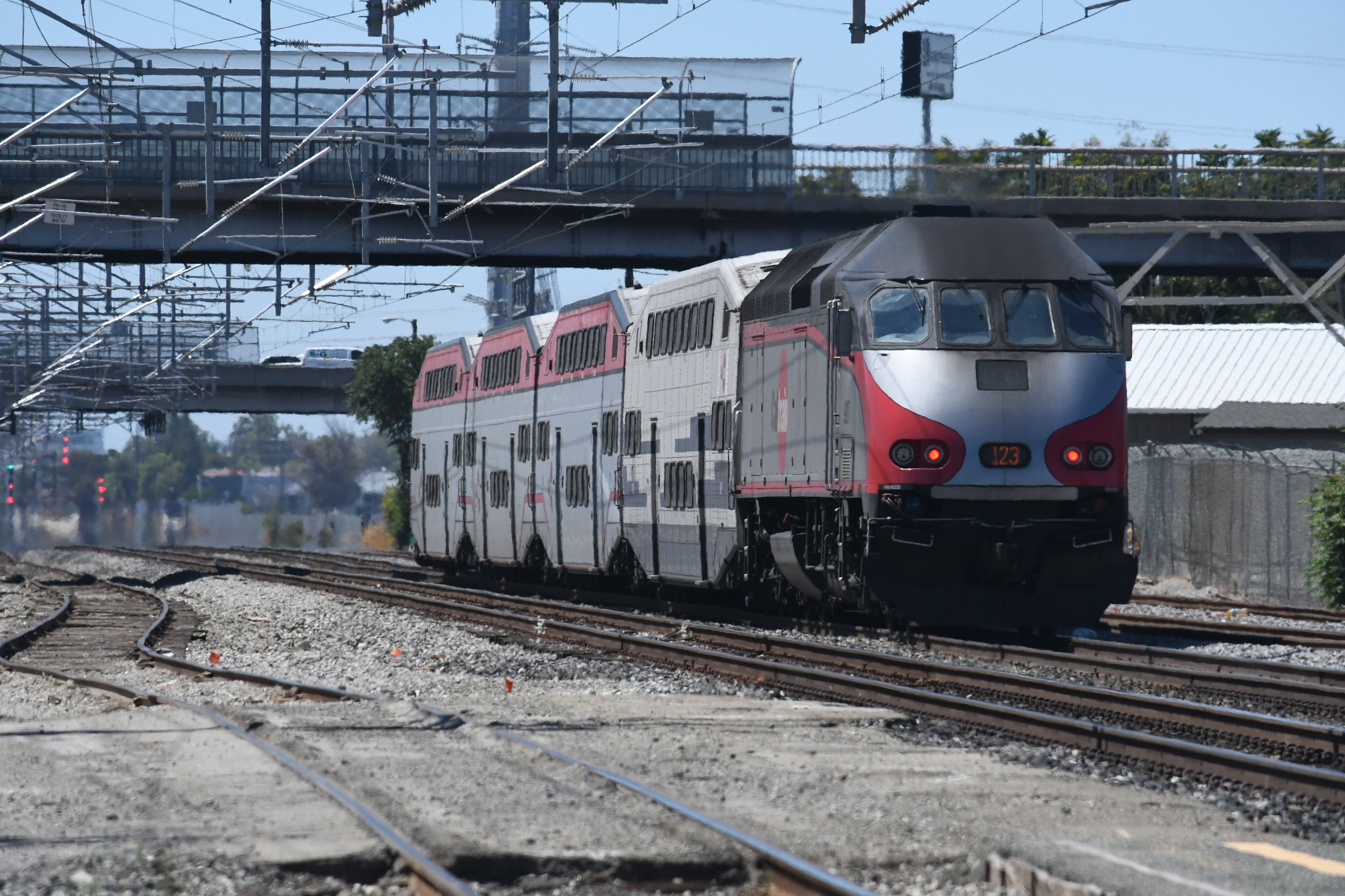 Caltrain On Track To Go Electric - M-a Chronicle