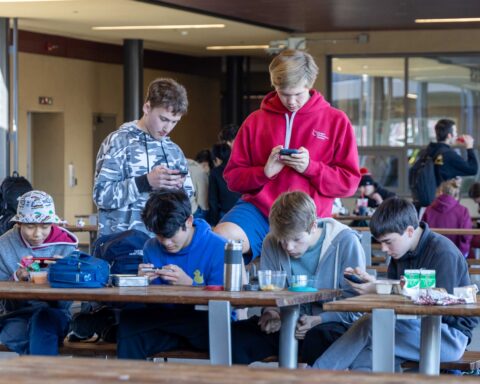 Kids on their phones, Online Safety