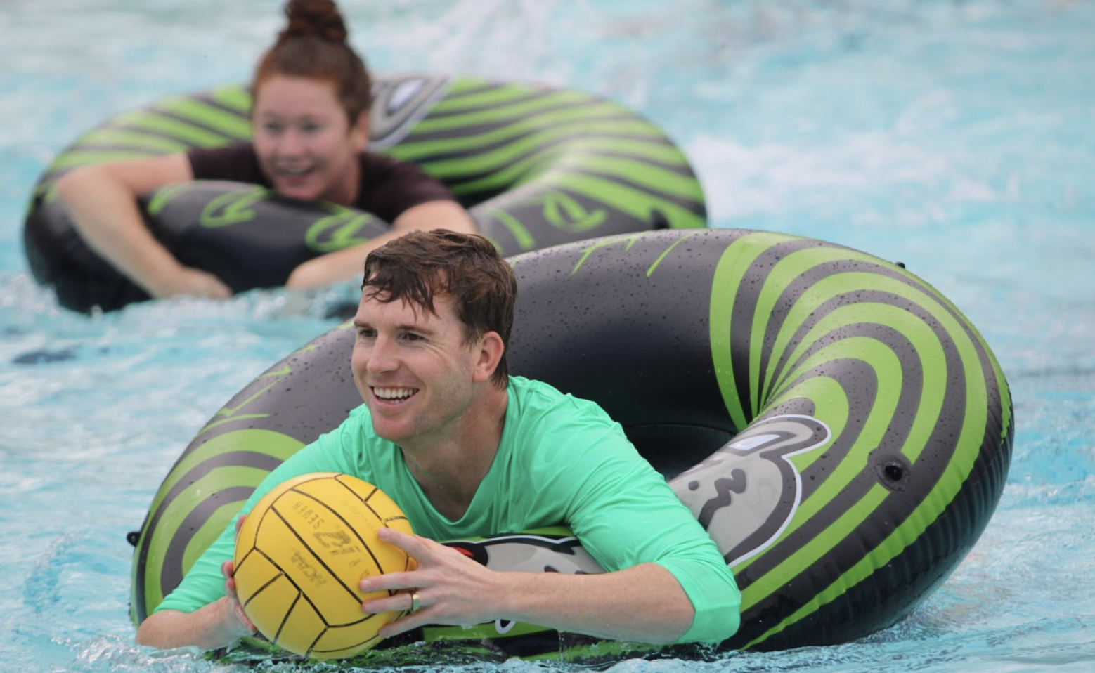 Students Out Splash Staff in Tubular Water Polo Match / Alexa Djafari