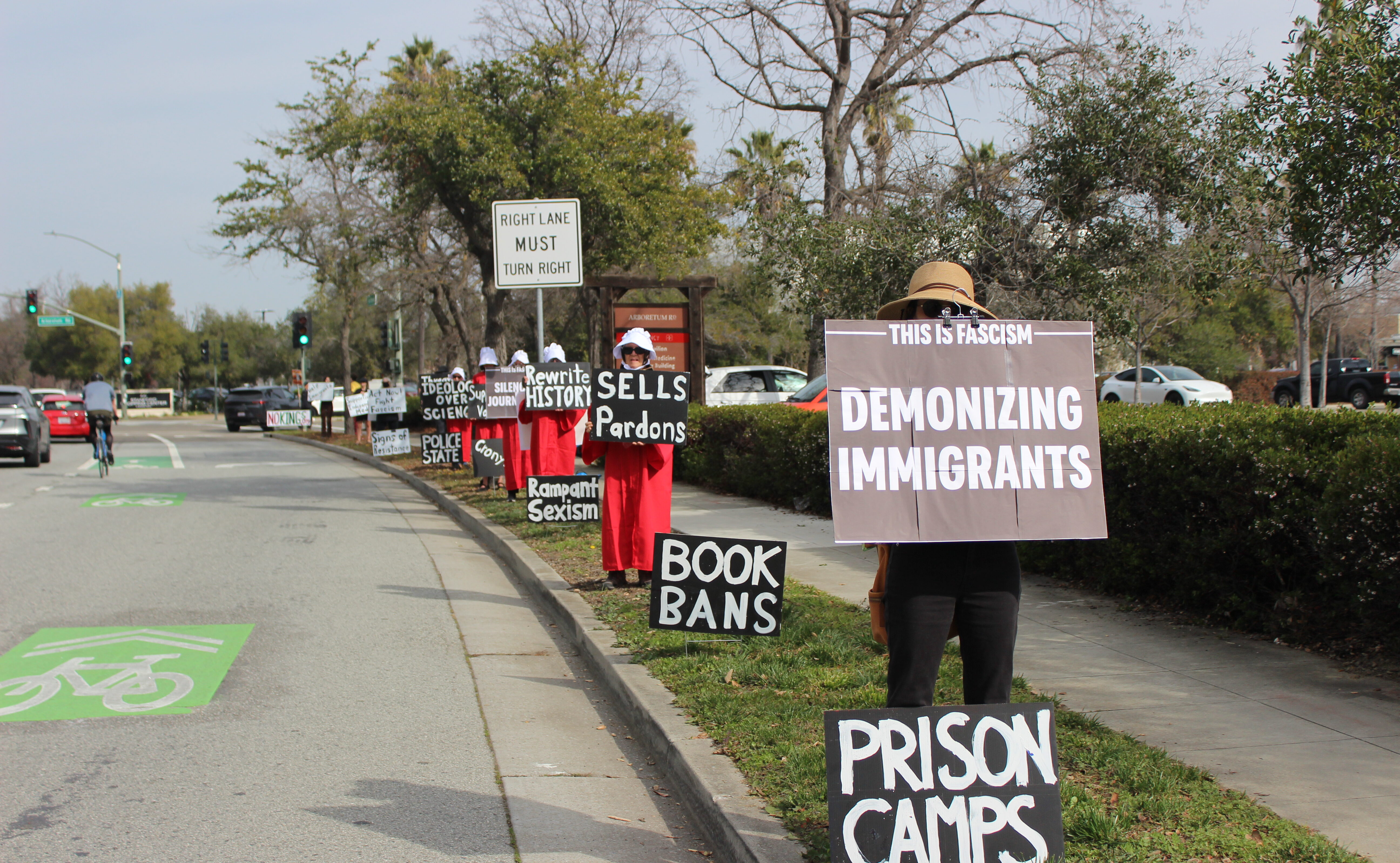 ‘Signs of Fascism’ Protest Brings Awareness to the Rise of Authoritarianism / Alisha Parikh-Briggs