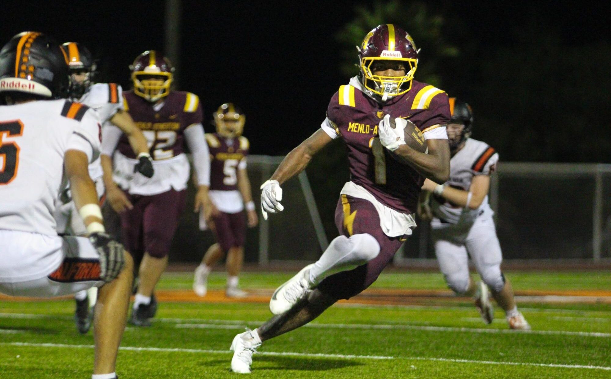 Football Defeated by California in Devastatingly Close Battle / Louisa King